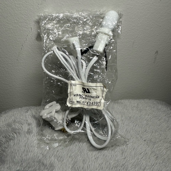 Department 56 The Original Snow Village “Harley-Davidson Motorcycle Shop” - Picture 14 of 16